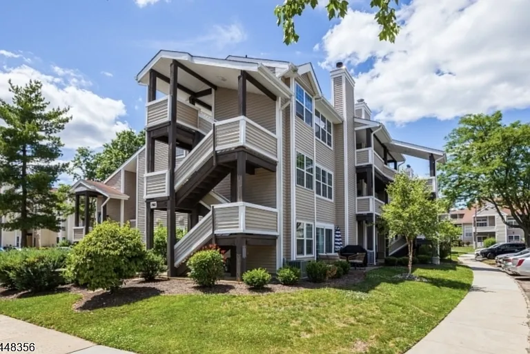 702 Pinehurst Ct #7 — Photo 1