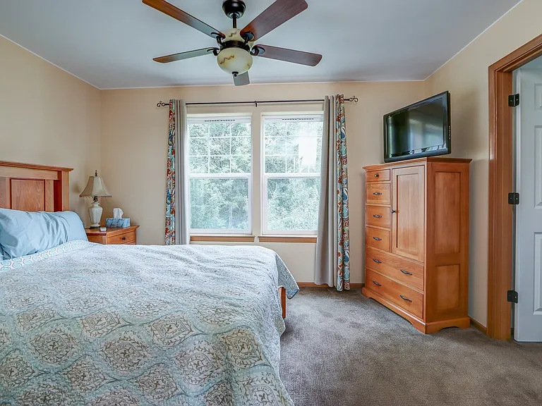 10595 NE Kingston Meadows Cir — Photo 8