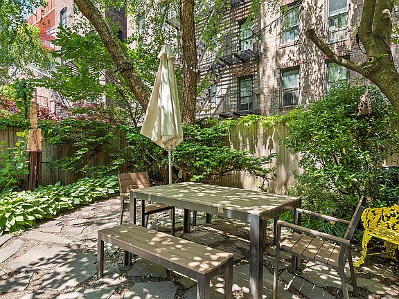 3rd image of 19 Vandam St #1