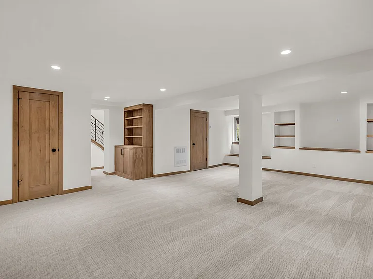 7346 Pinebrook Rd — Photo 27