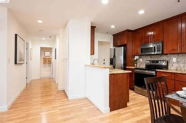 1830 Lakeshore Ave #103 — Photo 6