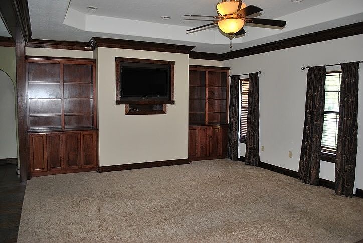 2nd image of 1305 Ravenhurst Dr