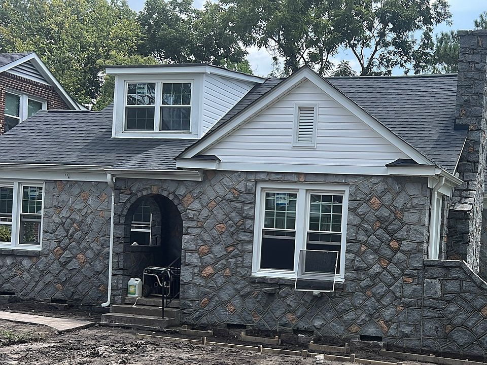 De front will be done with a nice garden and driveway