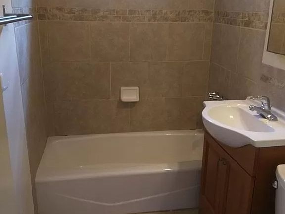 5th image of 1009-1015 Opal St #1009