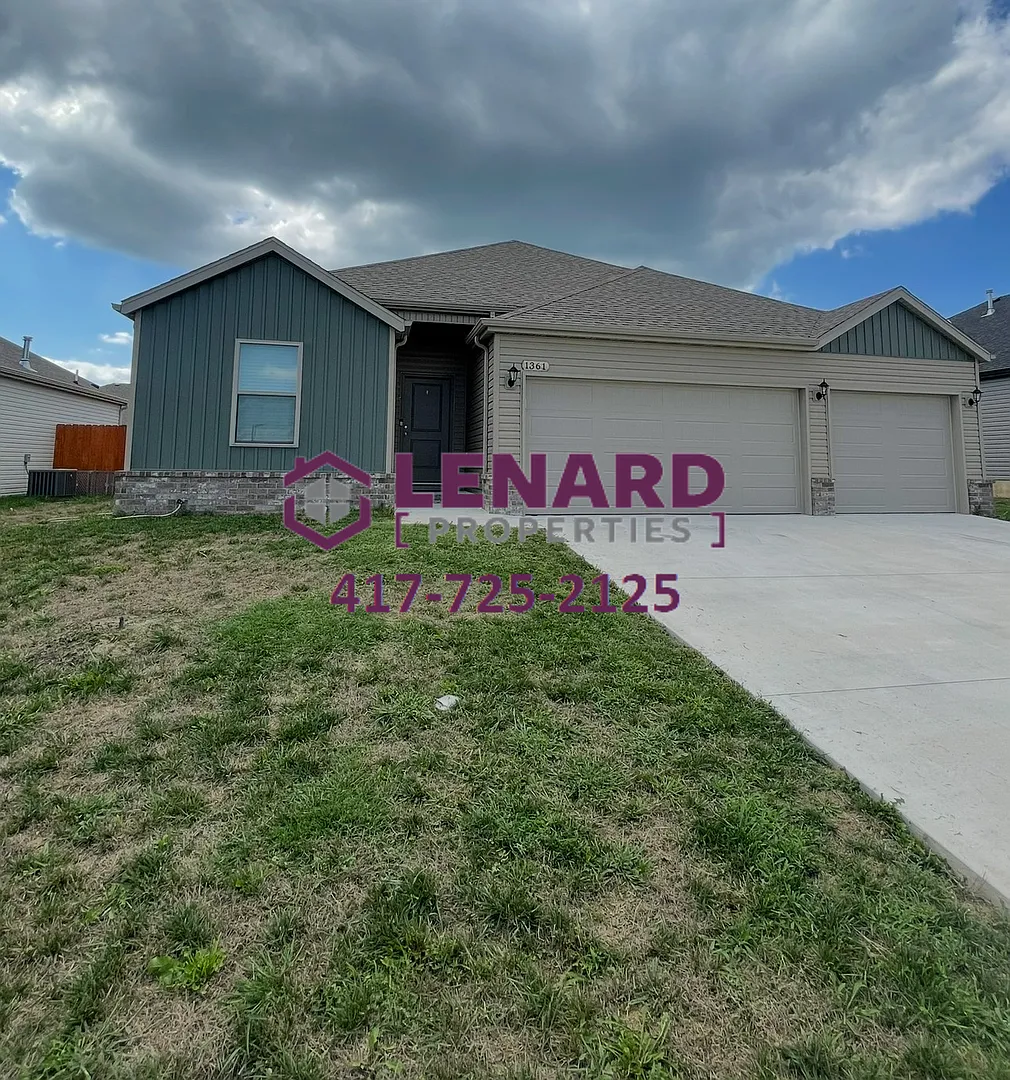 4 Bedroom Home! — Photo 1
