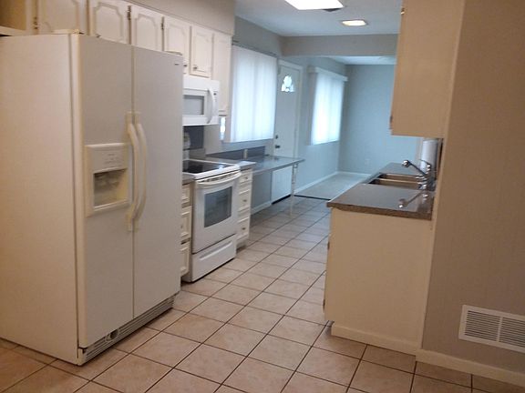 2nd image of 318 Iroquois Park Pl