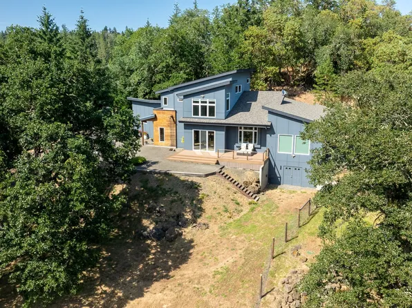 174 Pinot Noir Way, Roseburg, OR 97471