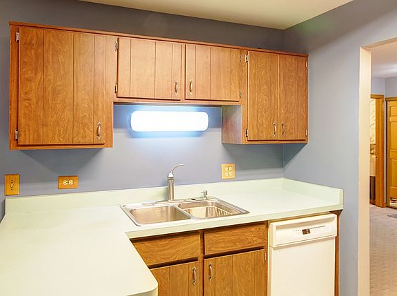 5th image of 734 Elmwood Ln APT D1