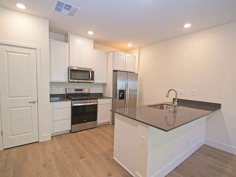 1636 Prancer St — Photo 6