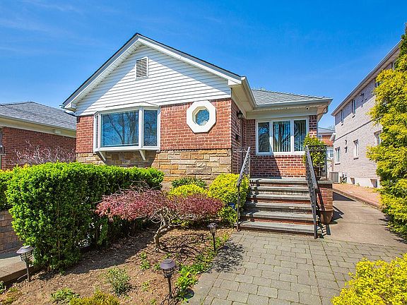4th image of 6543 Dieterle Cres