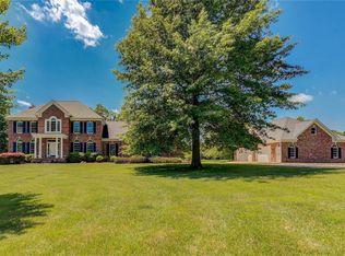 841 Golden Meadows Dr, Defiance, MO