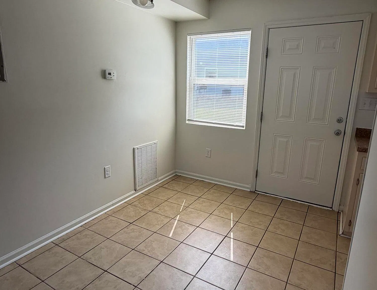 1 bed, 1.0 bath, $825 — Photo 3