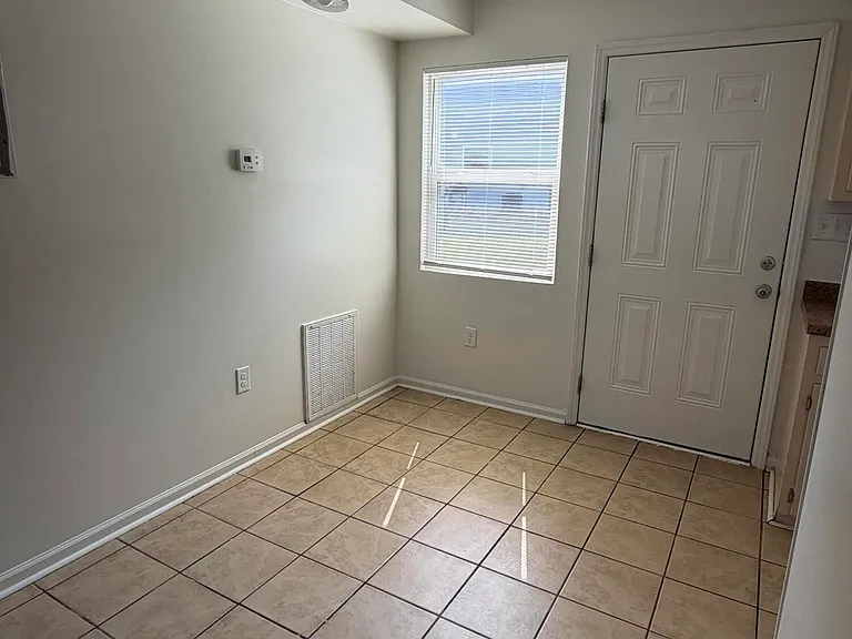 253 Cordell Cir — Photo 3