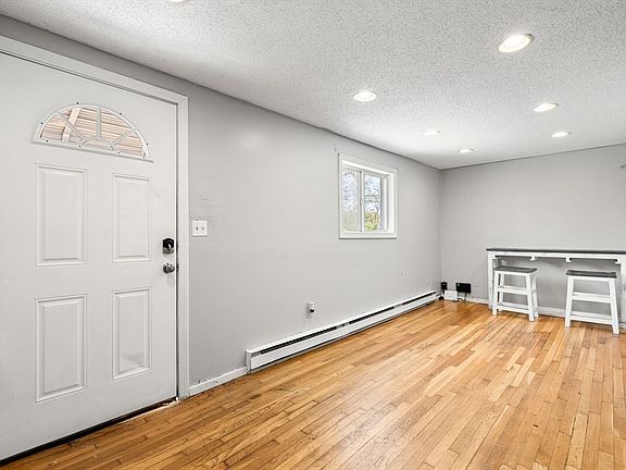 2nd image of 9-11 Dungeon Ave