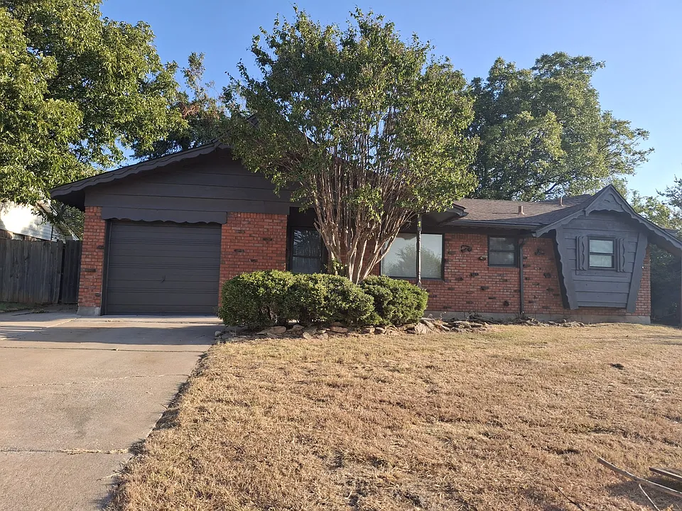 3810 SE Bedford Dr