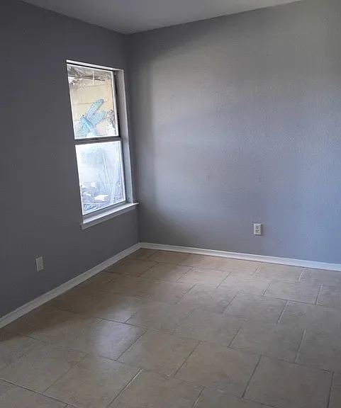 909 W Main St — Photo 1