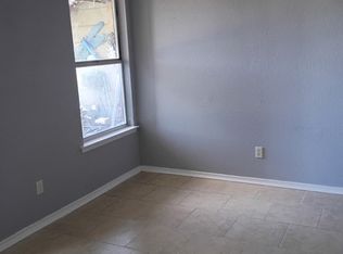 909 W Main St, Quinlan, TX 75474