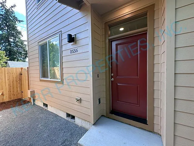 Spacious & Modern 3-Bed Oasis with 2.5 Baths at 8556 SE Lafayette St, Portland! — Photo 2