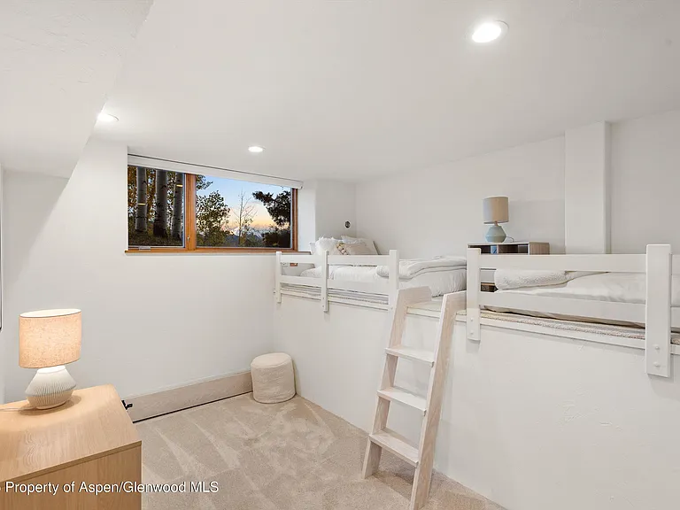 699 Eppley Dr — Photo 27