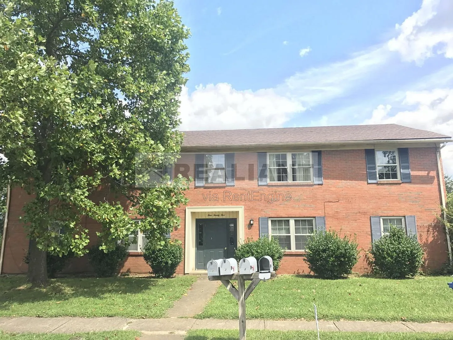2 bed, 1.5 bath, 1000 sqft, $995 — Photo 1