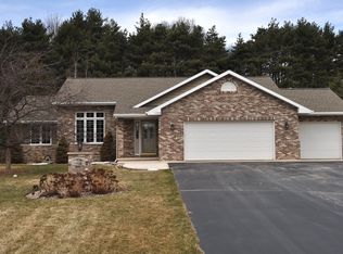 1318 Transfer Trl, Suamico, WI 54173