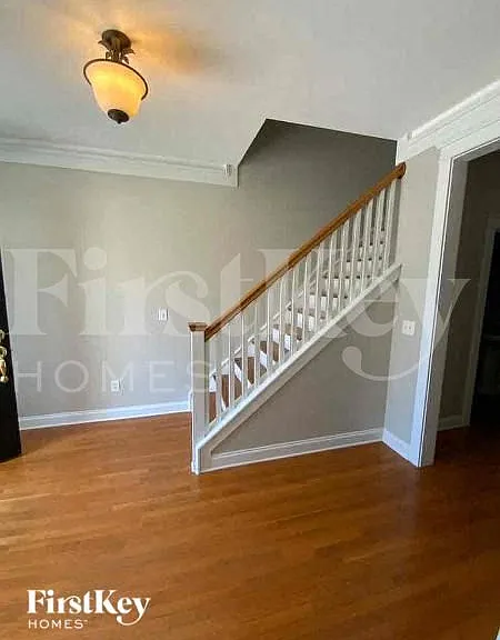 205 Barberry St — Photo 3