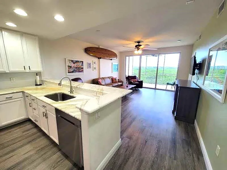 7296 Marathon Dr #404 — Photo 10
