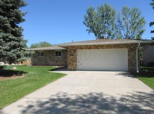2906 12th St S, Fargo, ND 58103