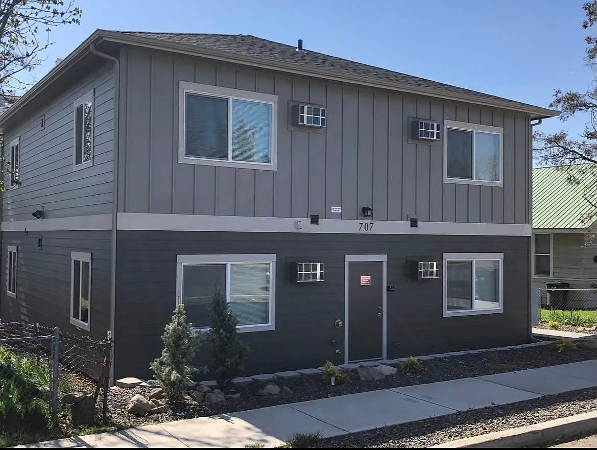Building Photo - 707 2nd St