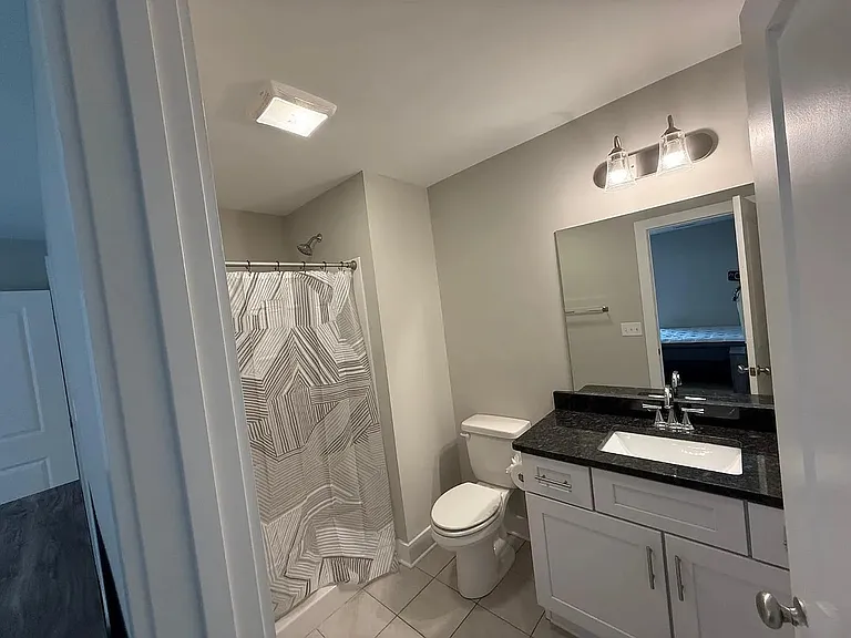 Full bathroom (2)