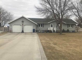9221 Maloney Dr, North Platte, NE 69101
