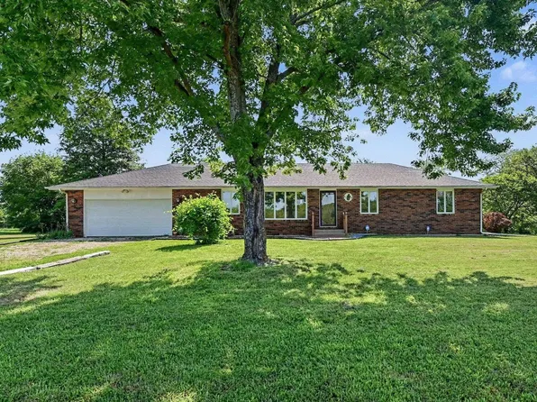 4114 Kingman Dr, Grantville, KS 66429