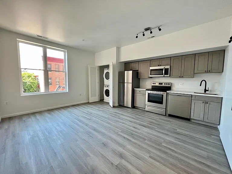 725 W Pratt St. — Photo 77