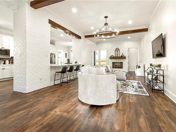 3rd image of 120 Monarch Cv