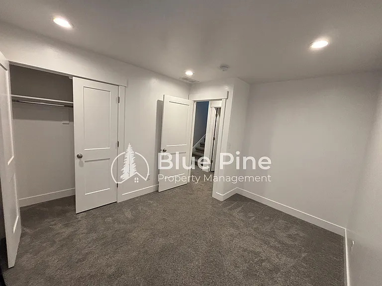 5760 Wildrose Ave — Photo 17
