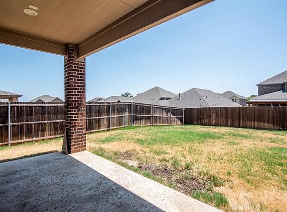 4th image of 2208 Wellington Ln