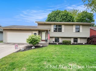 2140 Sandstone Dr, Jenison, MI 49428