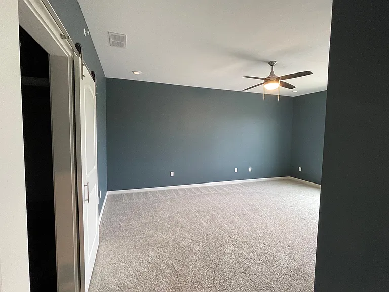 Latitude 40 Flats — Photo 8