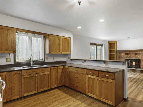 800 Clover Lane, Oregon, WI 53575