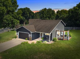 631 Conestoga Trl, Chanhassen, MN 55317