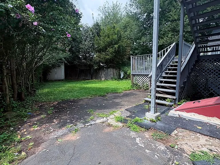 Townsend Ave — Photo 25