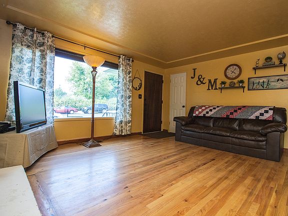 3rd image of 3411 W Garland Ave