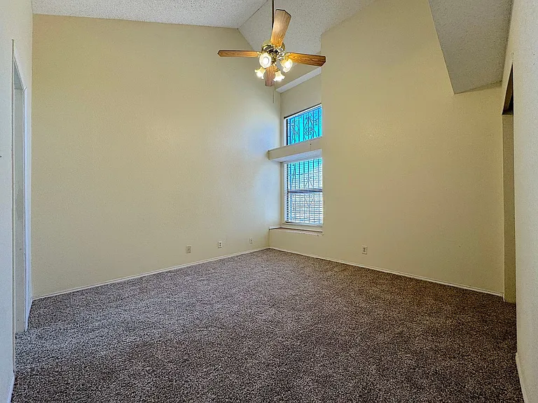 923 Centennial Dr — Photo 10