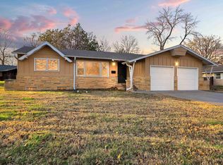 910 Redwood St, Junction City, KS 66441