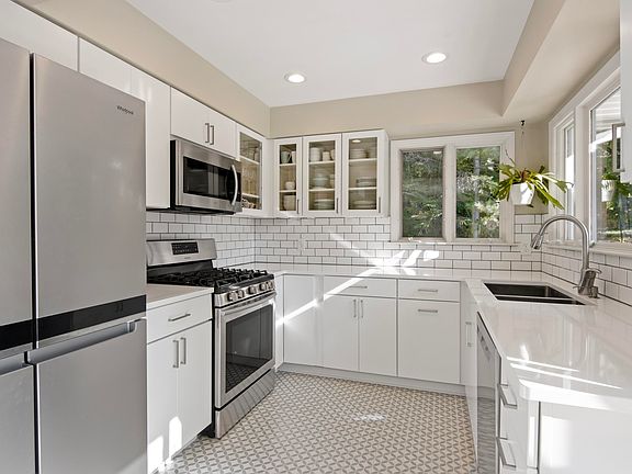 4th image of 2177 E Timberlane Dr
