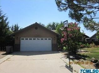 728 N Palm St, Woodlake, CA 93286