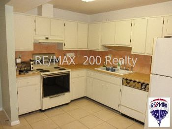 3rd image of 612 Villa Cir