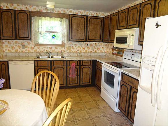 4th image of 603 S Shenandoah Dr