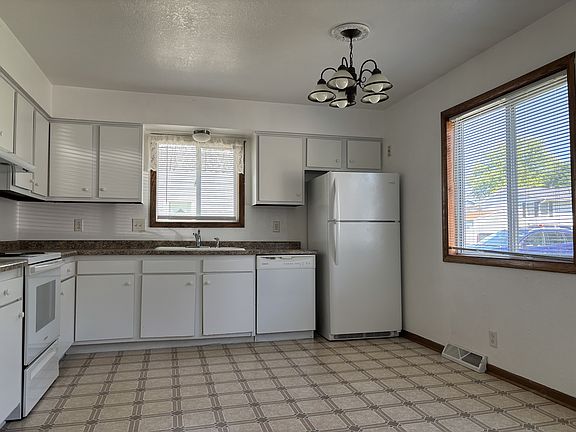 4th image of N169W20170 Georgetown Dr
