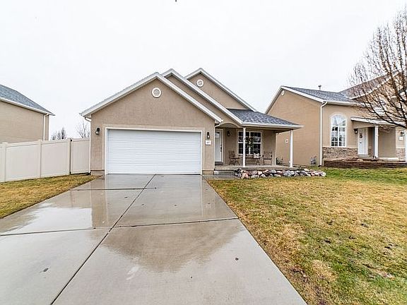2nd image of 417 W Cinnamon Cir